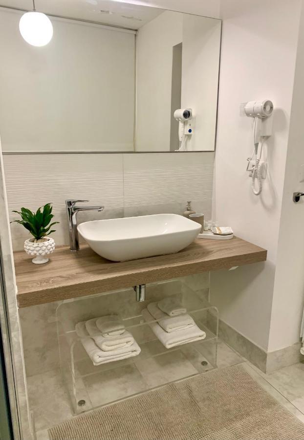 Casa sul corso Hotel Ачиреале Екстериор снимка