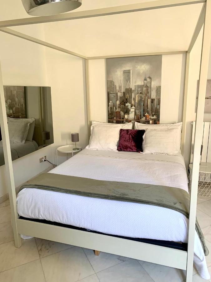 Casa sul corso Hotel Ачиреале Стая снимка